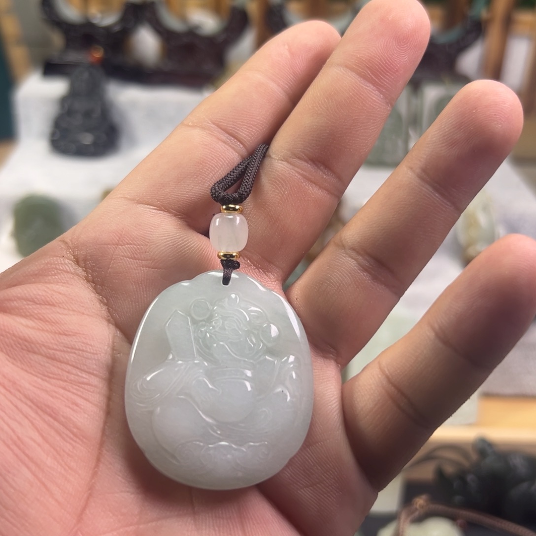 石英质玉（金丝玉）颈饰未镶嵌