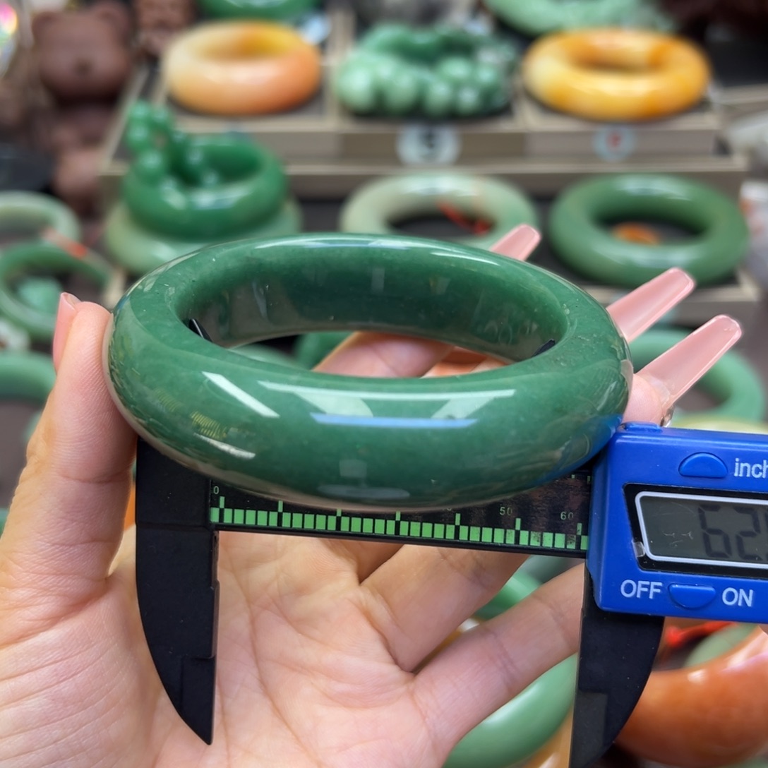 未镶嵌手镯石英岩玉