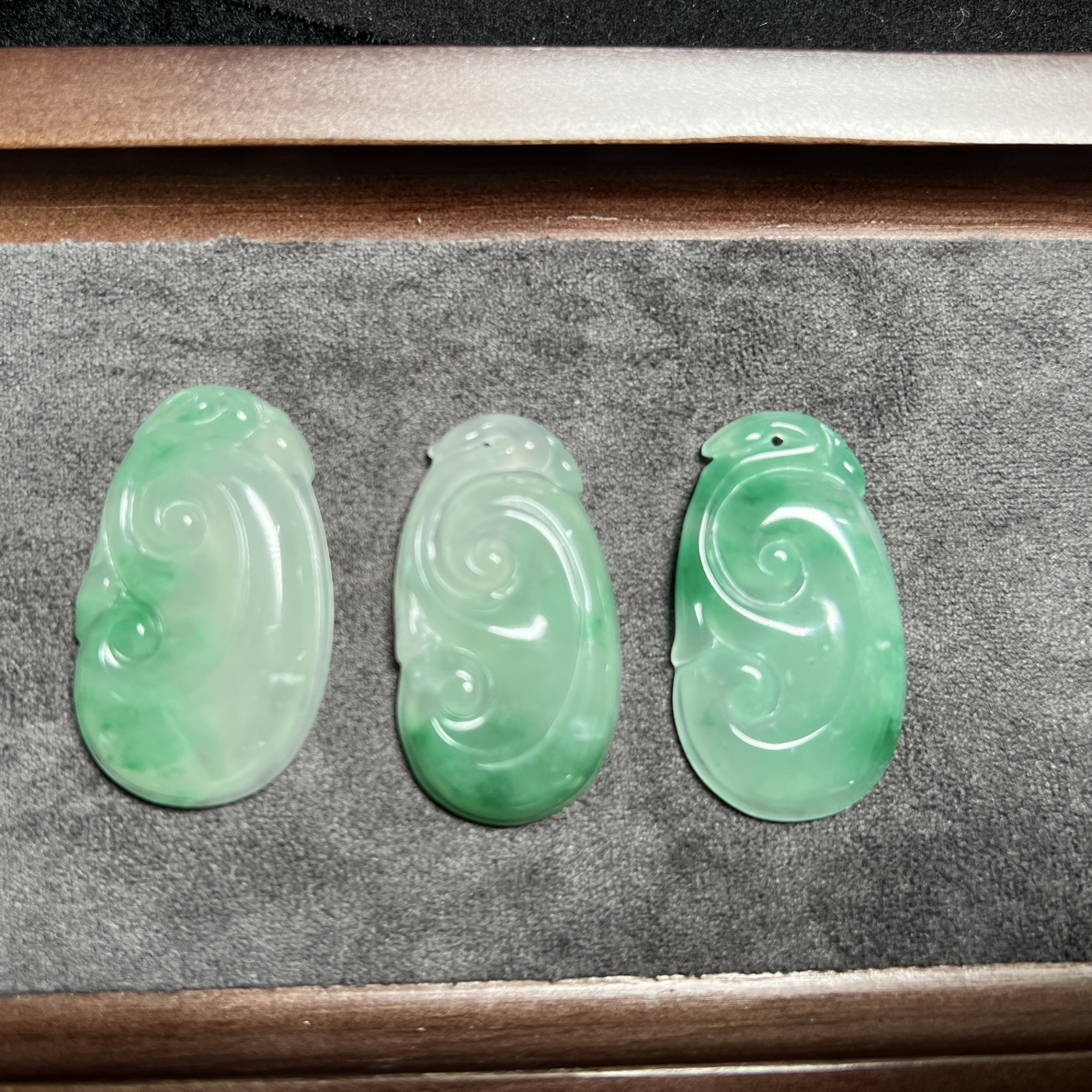 天然A货（非洲翠）如意吊坠，多样发其一。