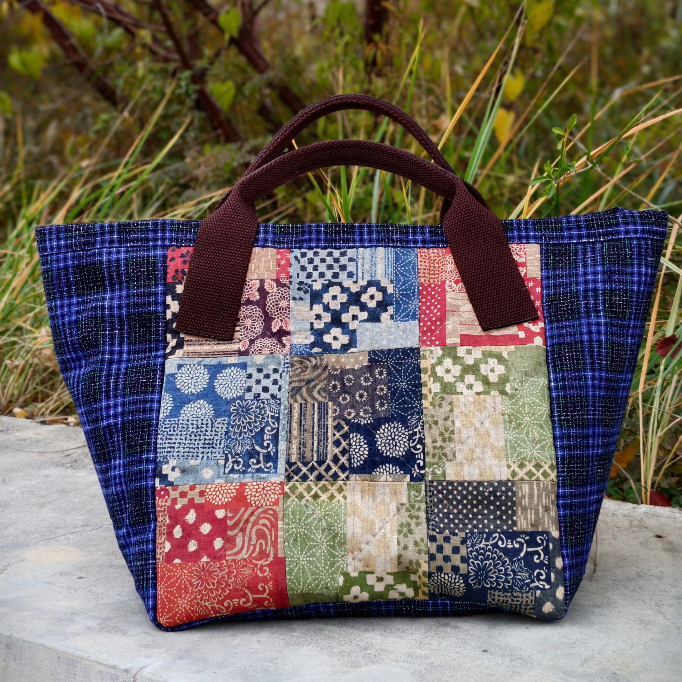 复古拼布手提包，有内袋。文创手工制作。