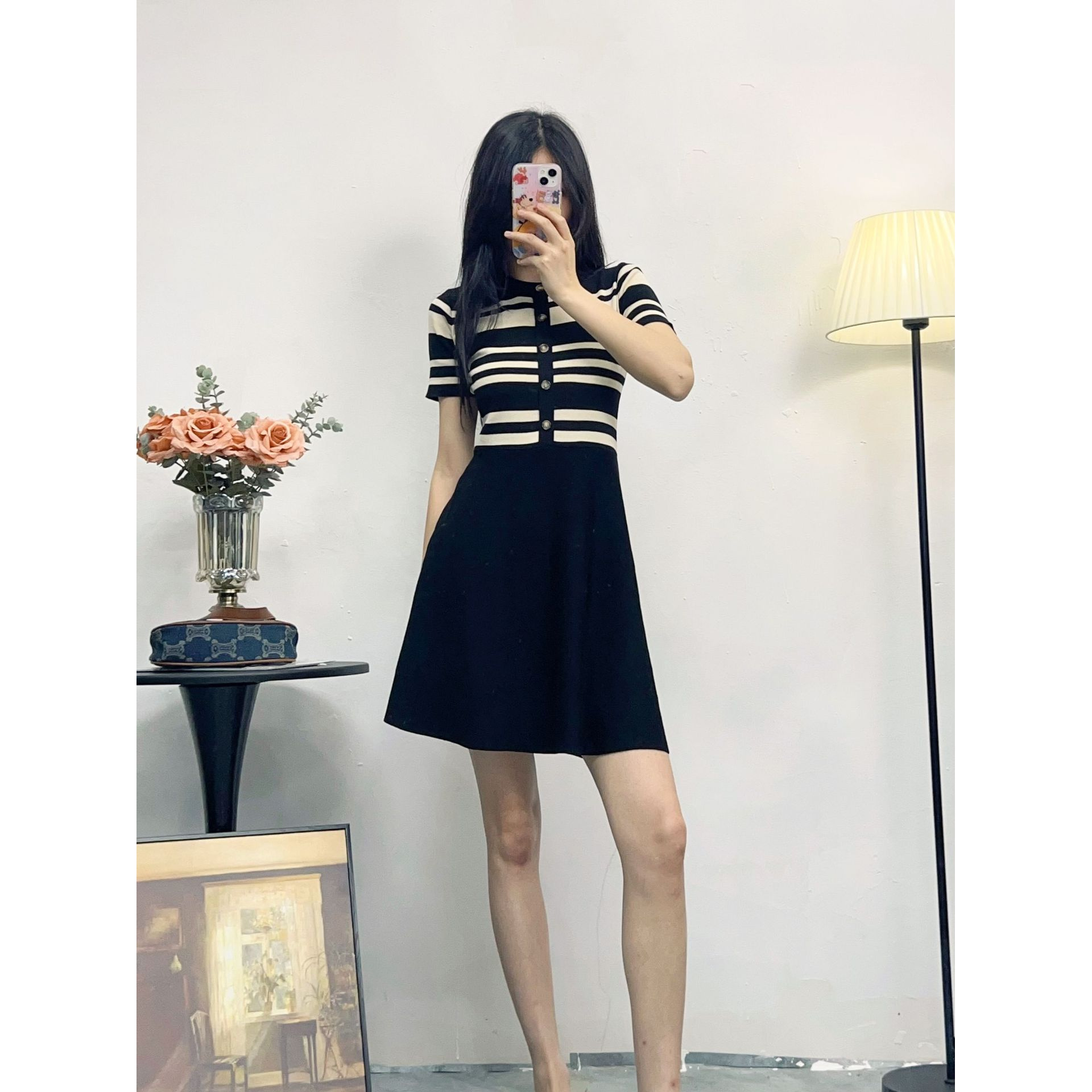 2025年高级轻奢感针织短袖连衣裙法式简约风气质条纹圆领字裙女