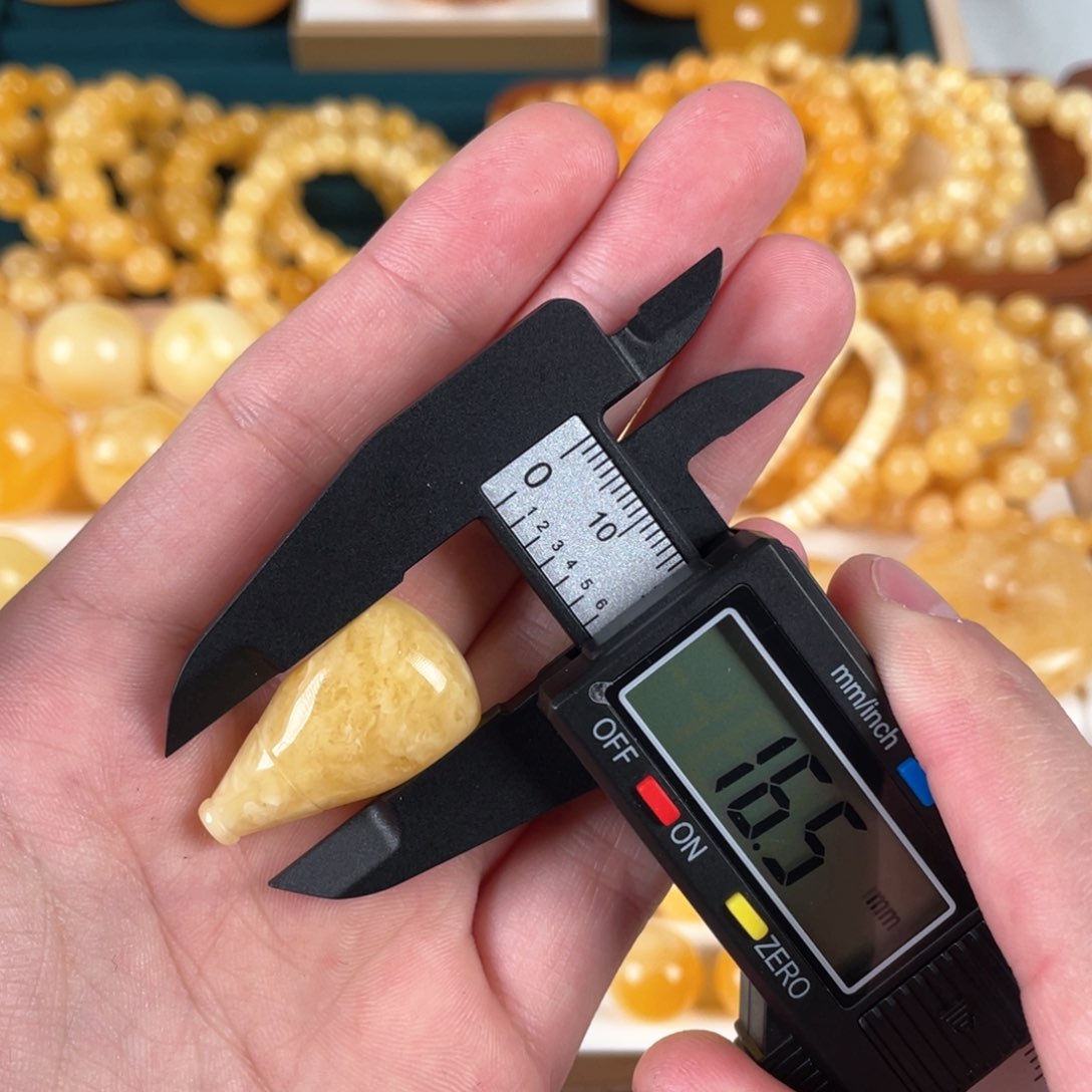 蜜蜡裸石未镶嵌三通