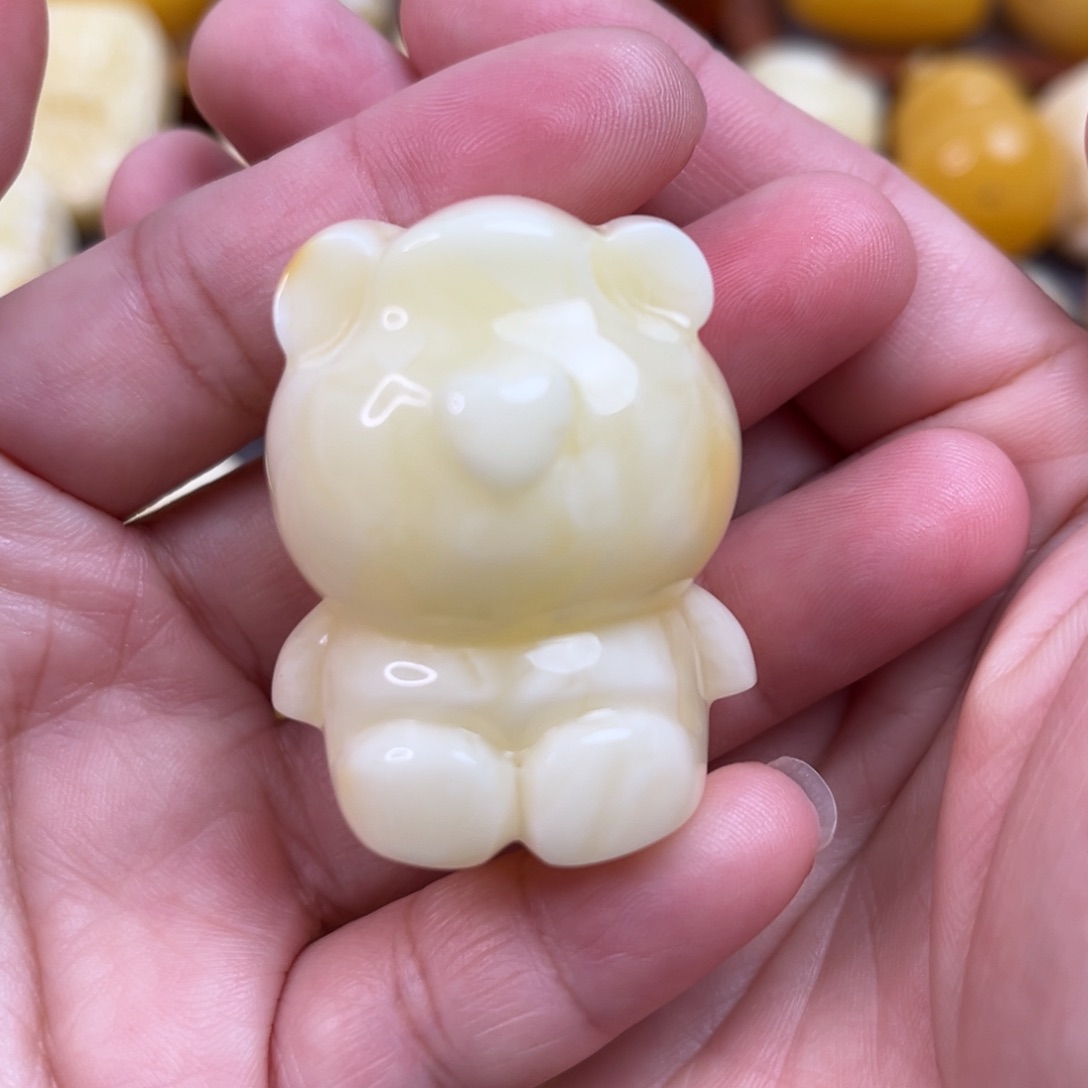 琥珀裸石未镶嵌熊