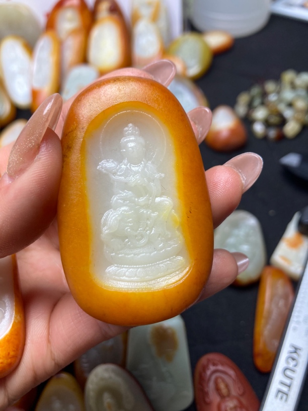 和田玉普贤观音吊坠