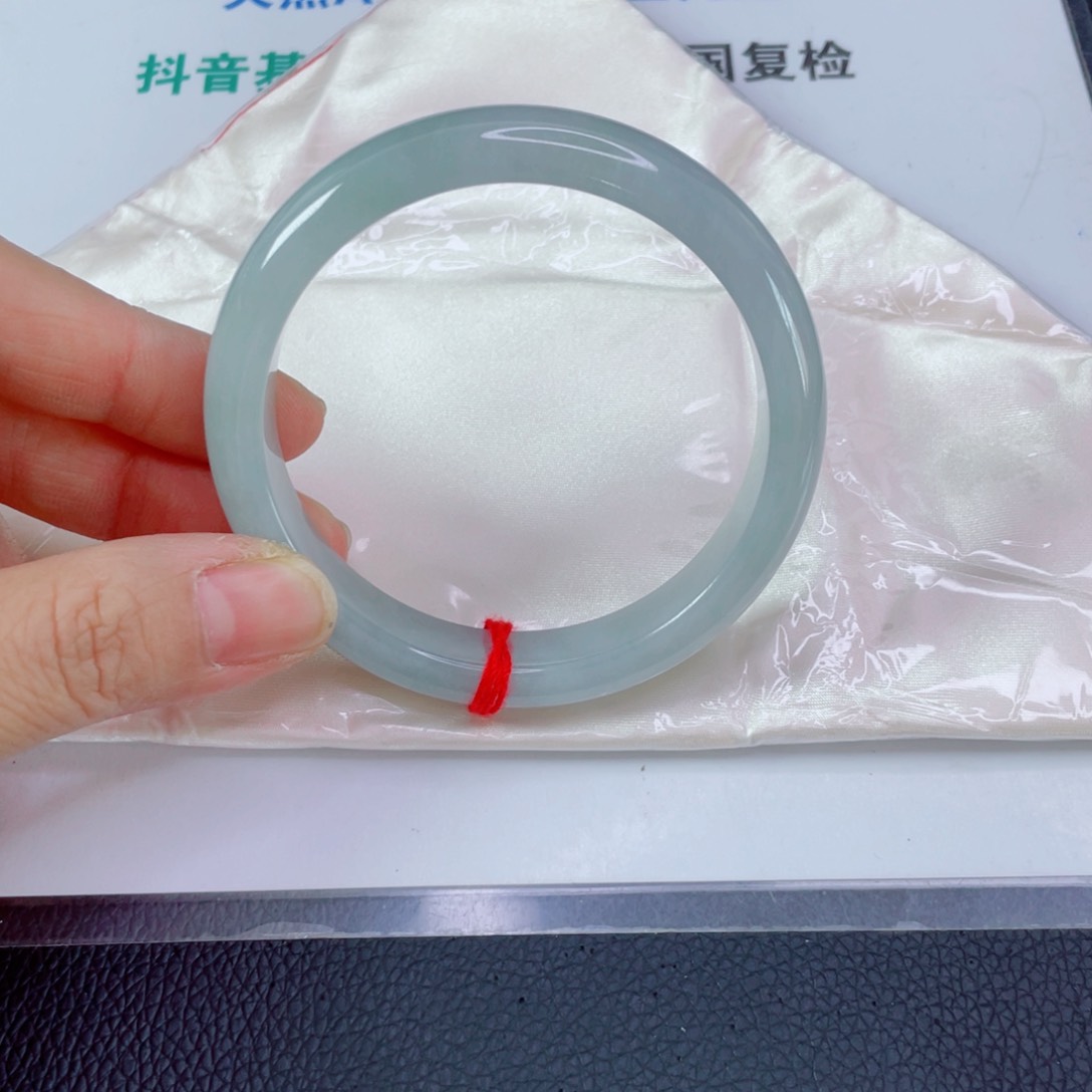翡翠手镯未镶嵌耶*?天然