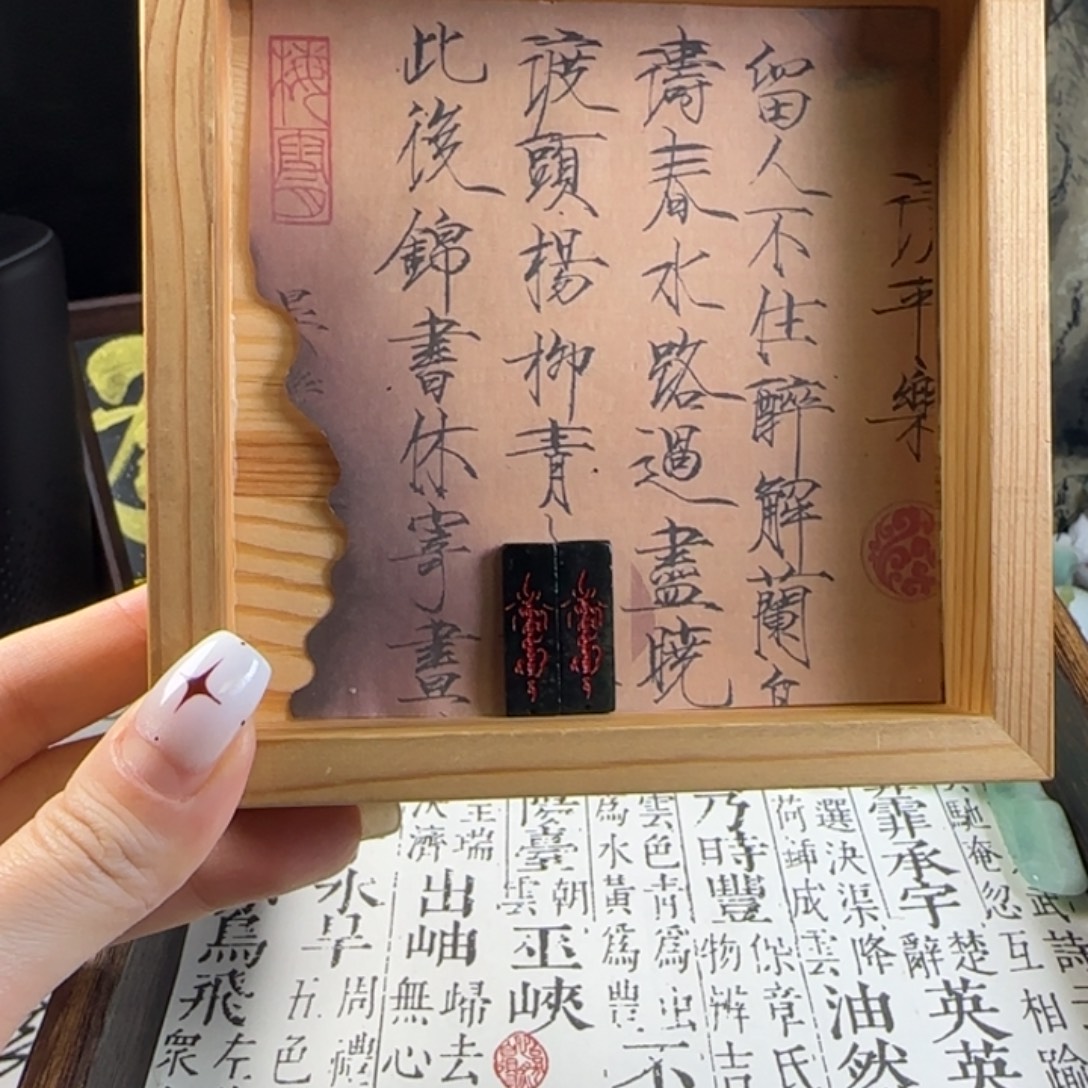 凯***粒蛇纹石玉合金颈饰