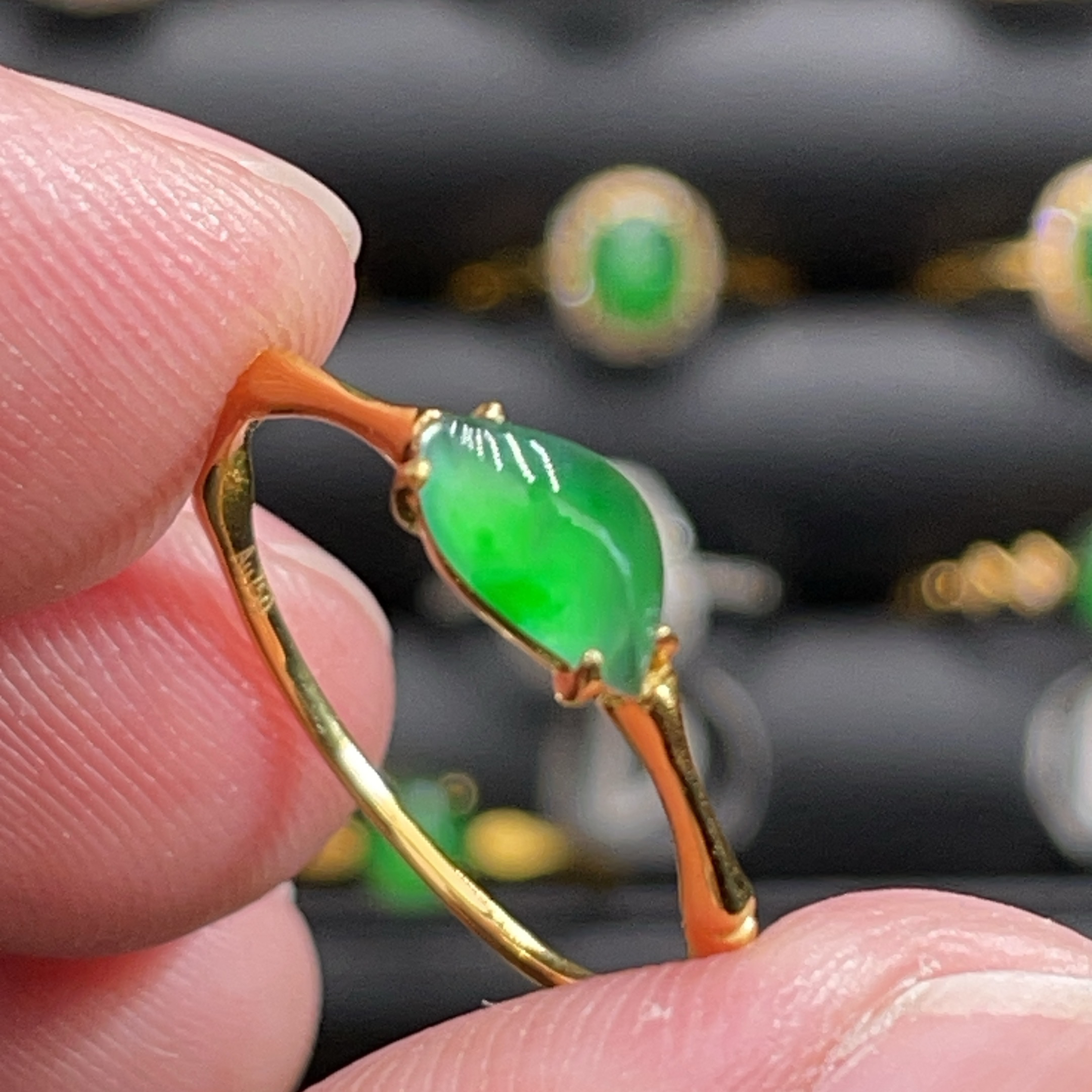 18K金天然翡翠A货S-1580竹节随形满绿戒指K黄阳绿镶嵌珠宝玉石