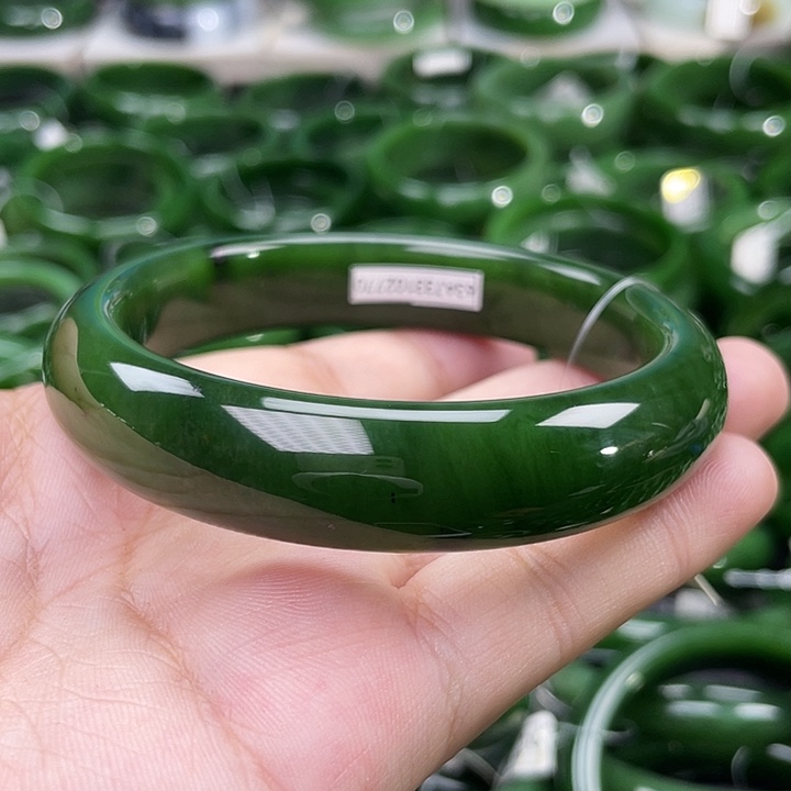 未镶嵌手镯和田玉（碧玉）老****）