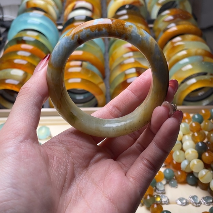 蛇纹石玉手镯未镶嵌54.55