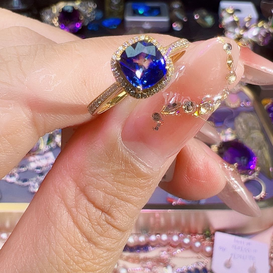 戒指18K金镶嵌坦桑石