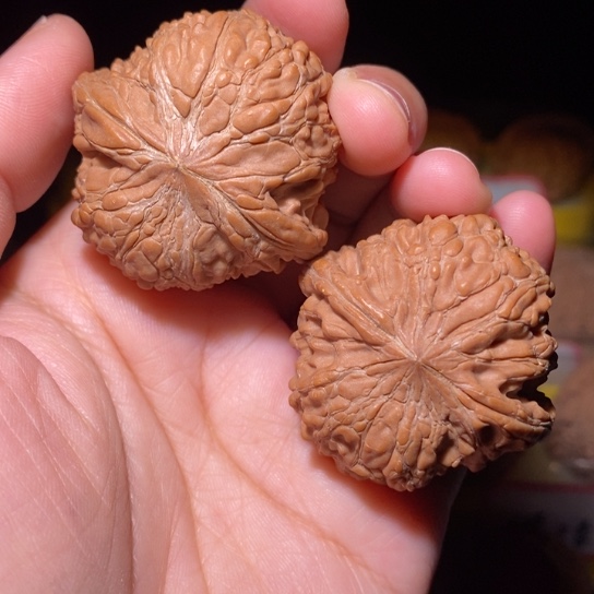 文玩核桃把件精*神有黄和尚