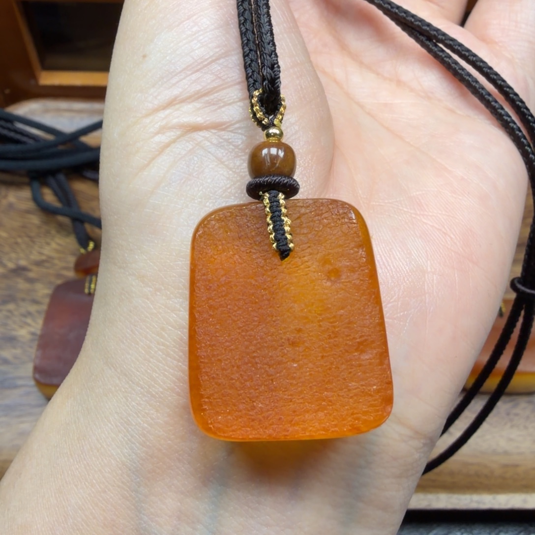 琥珀未镶嵌吊坠(赠链)