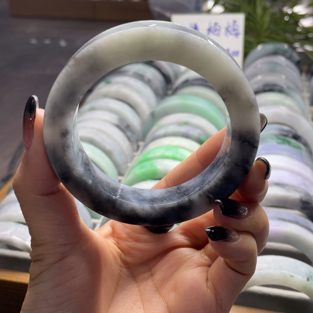 定制翡翠未镶嵌翡翠手镯