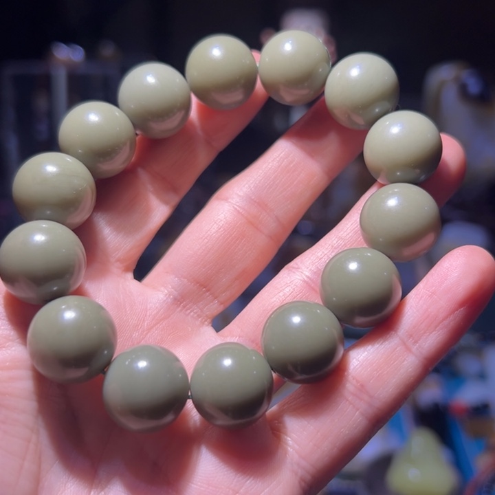 和田玉未镶嵌车挂