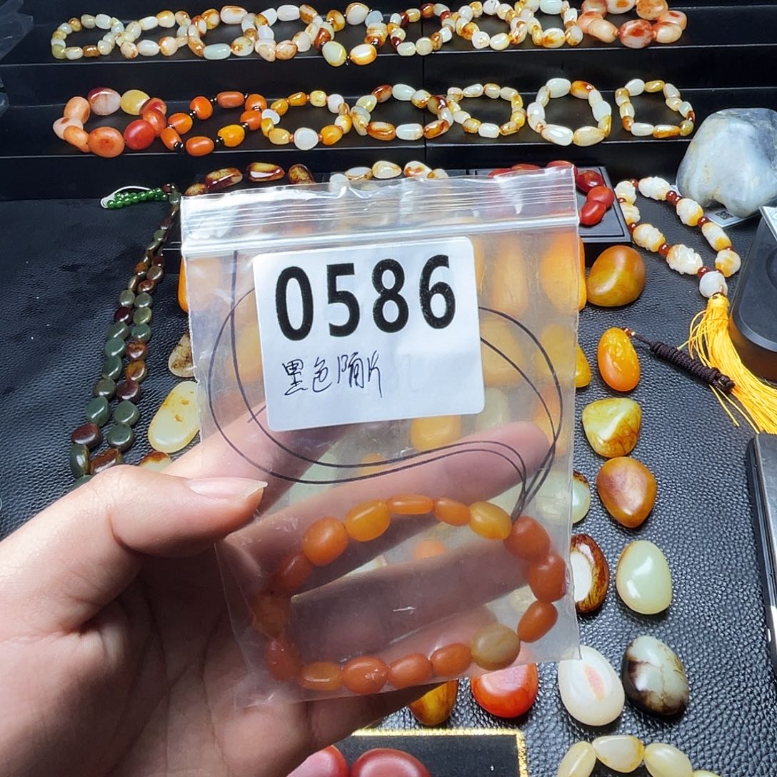 和田玉手串未镶嵌6**?