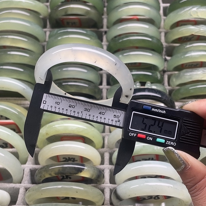 蛇纹石玉未镶嵌手镯208
