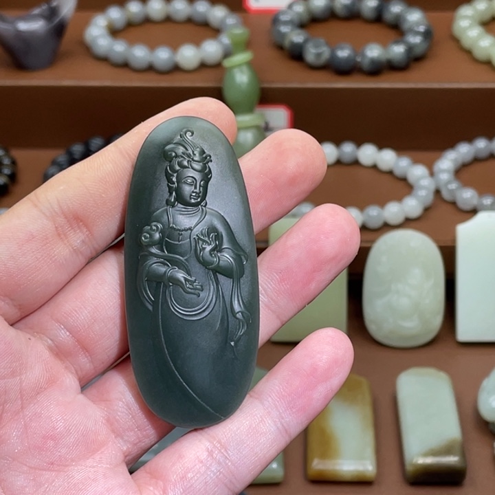 小****和田玉未镶嵌颈饰