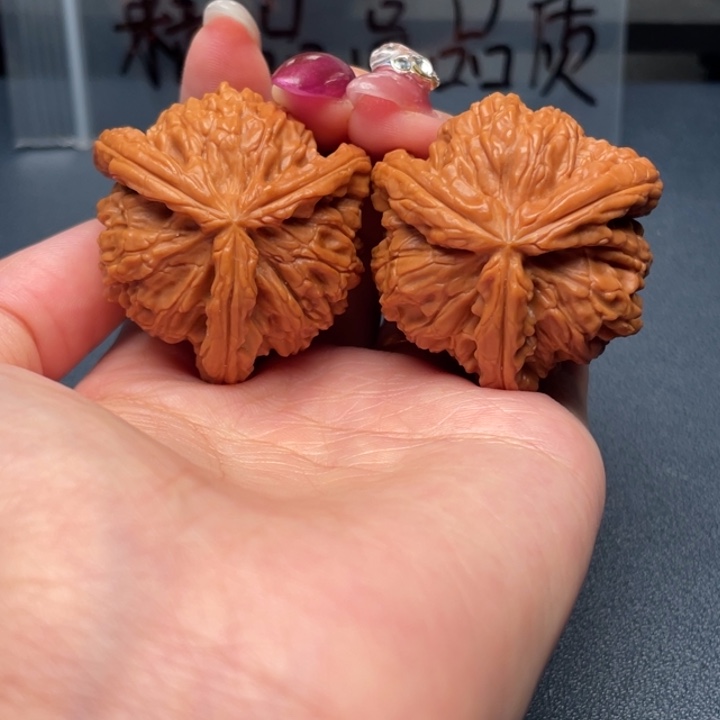 受***包吊坠文玩核桃白狮子