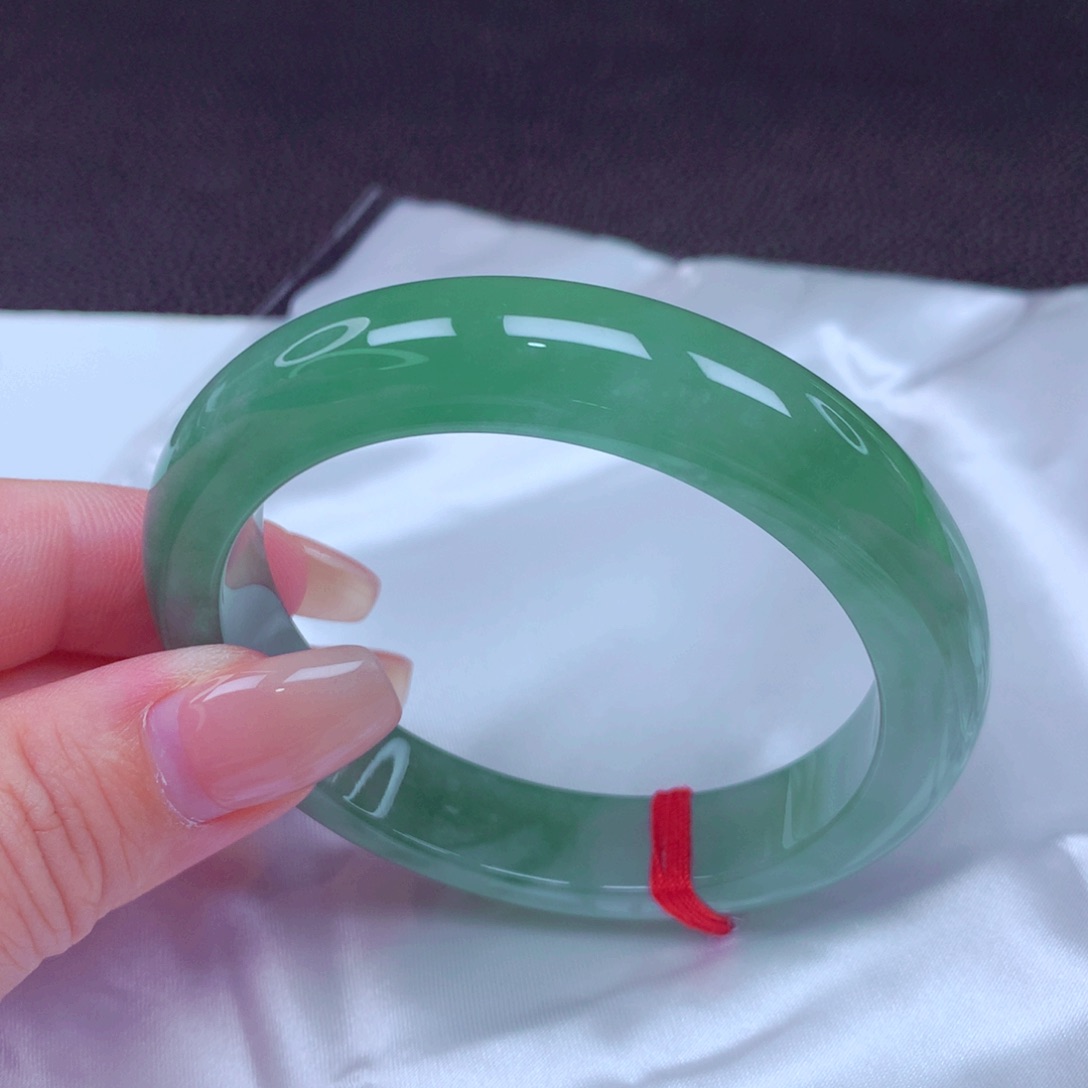 翡翠手镯未镶嵌手镯