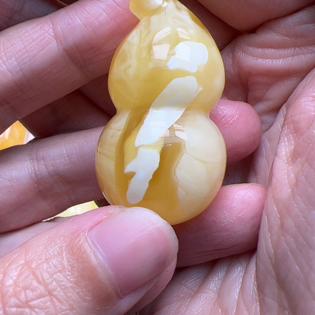 琥珀颈饰未镶嵌粤**顺蜜蜡