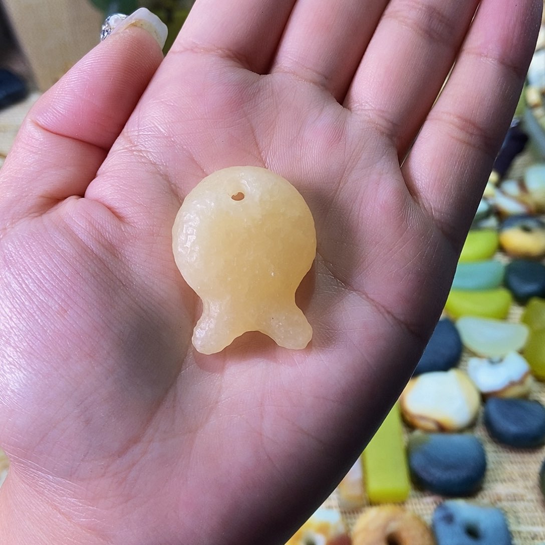 未镶嵌蛇纹石玉挂件