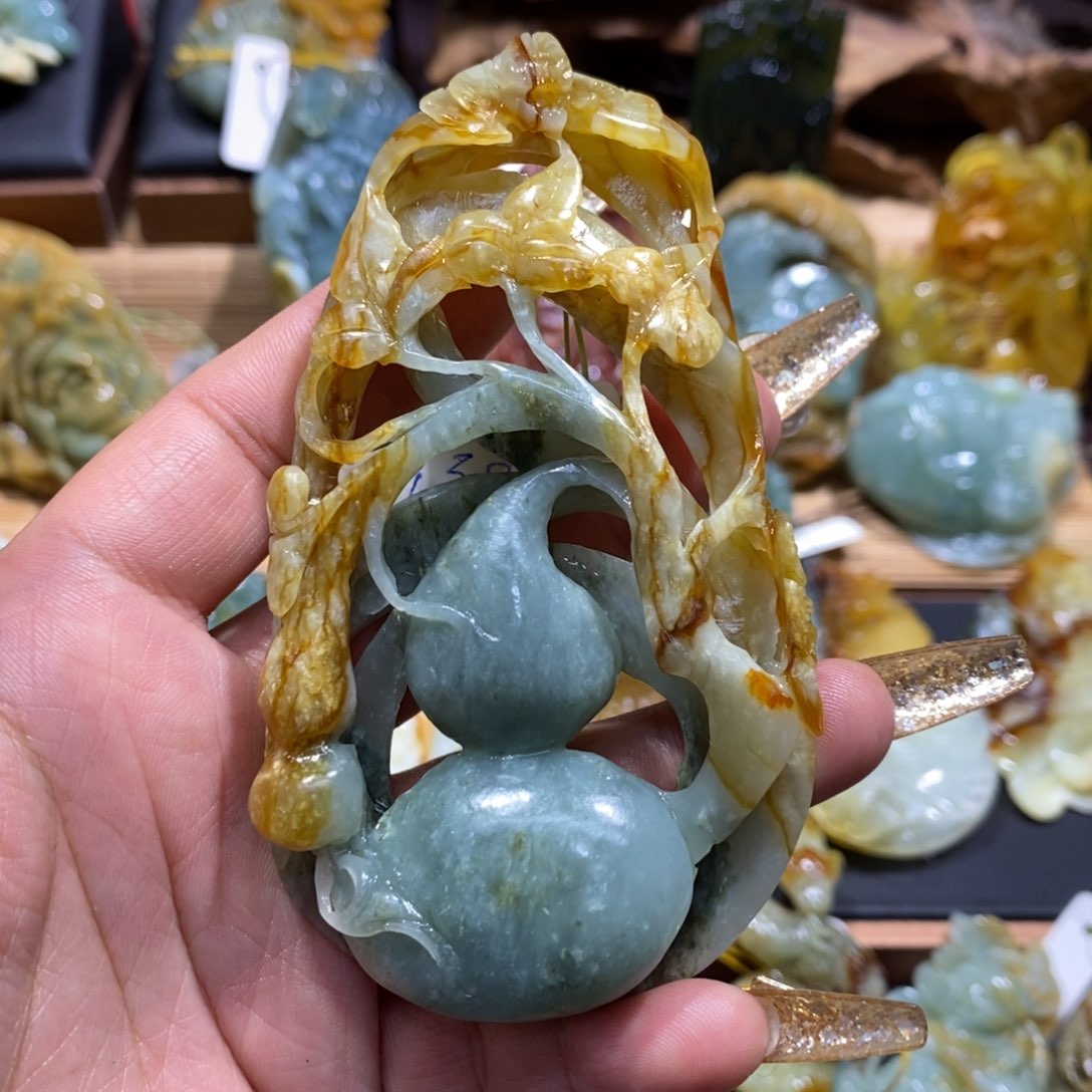 蛇纹石玉颈饰未镶嵌石**方