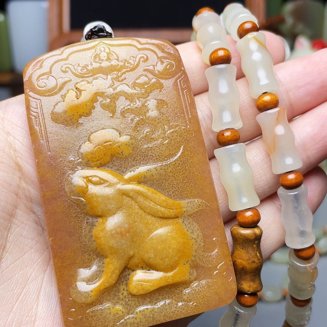 红***阳新疆昆仑山脉料生肖兔牌