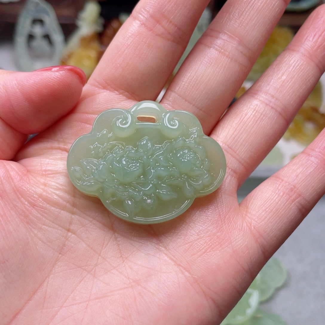 蛇纹石玉颈饰未镶嵌甜**贝