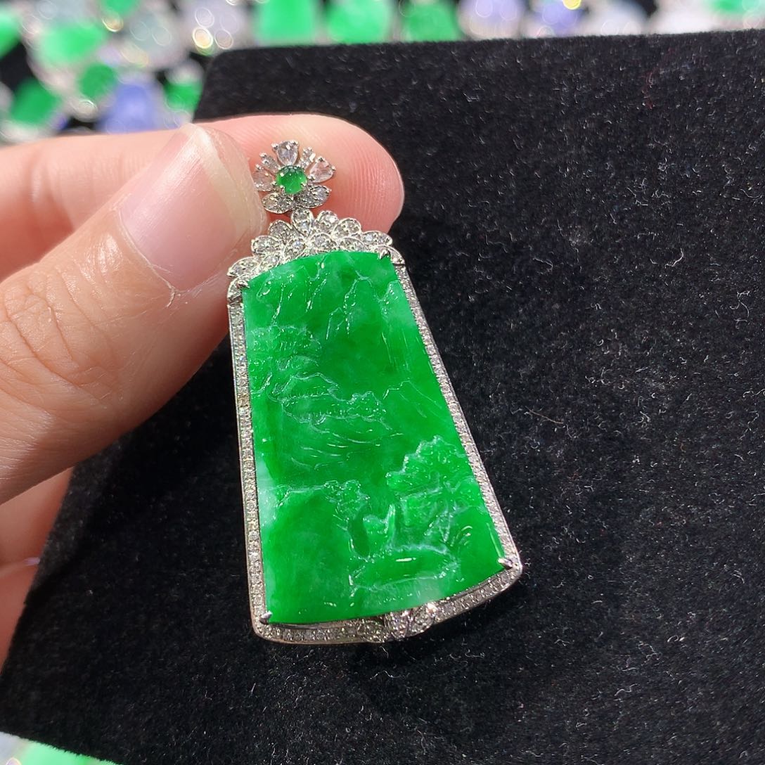 翡翠18K金镶嵌颈饰