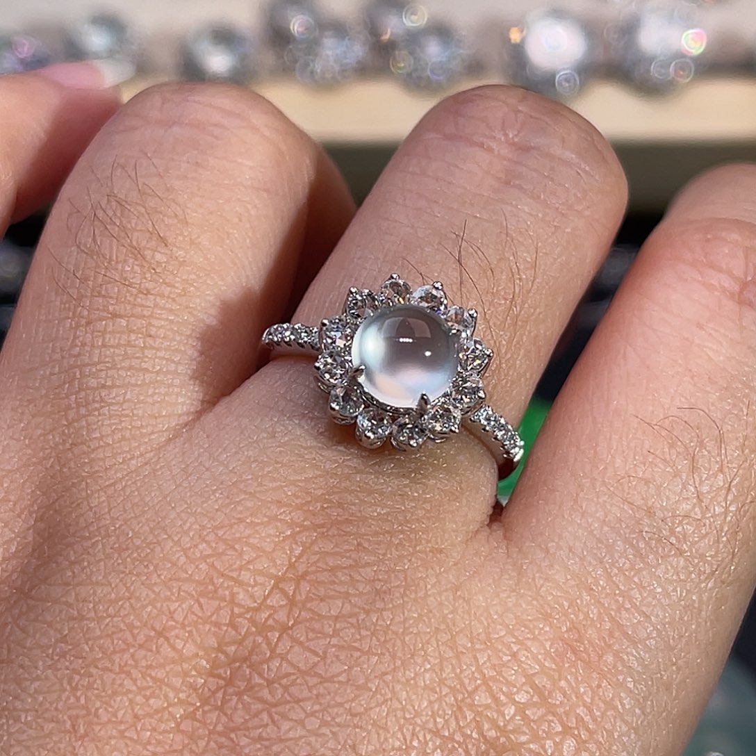 翡翠18K金镶嵌戒指玻璃种冰蛋