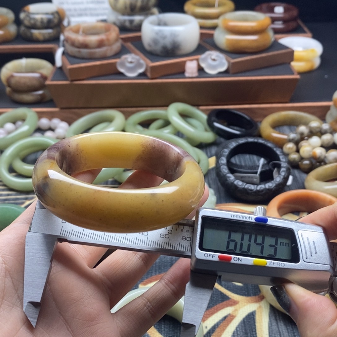 石英质玉未镶嵌手镯