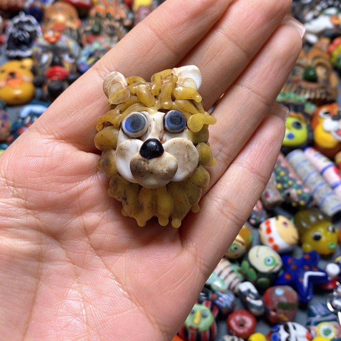 琉璃颈饰印度尼西亚狮子