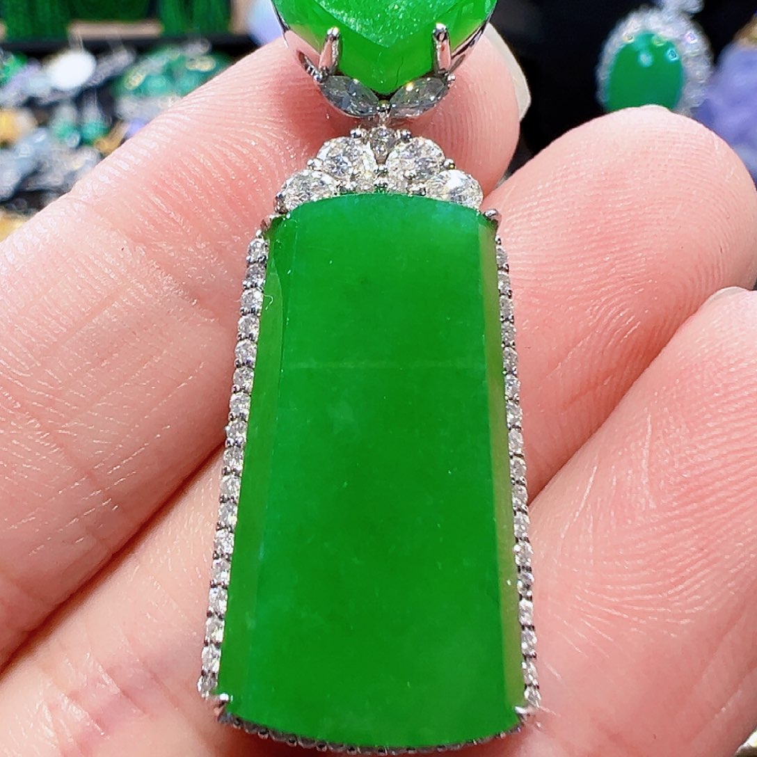 翡翠颈饰18K金镶嵌签收后24小时鉴赏期