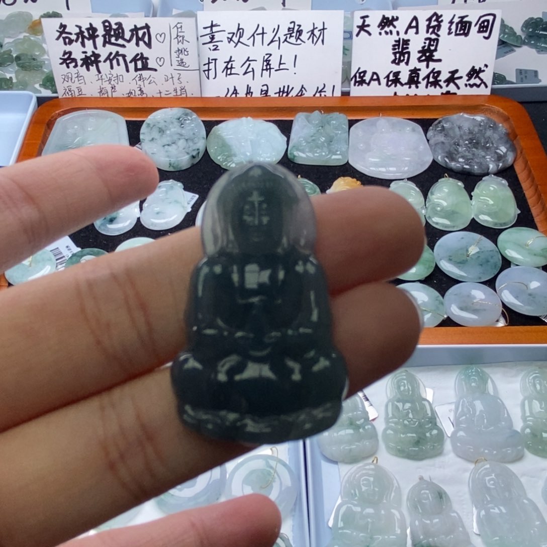 翡翠未镶嵌颈饰观音