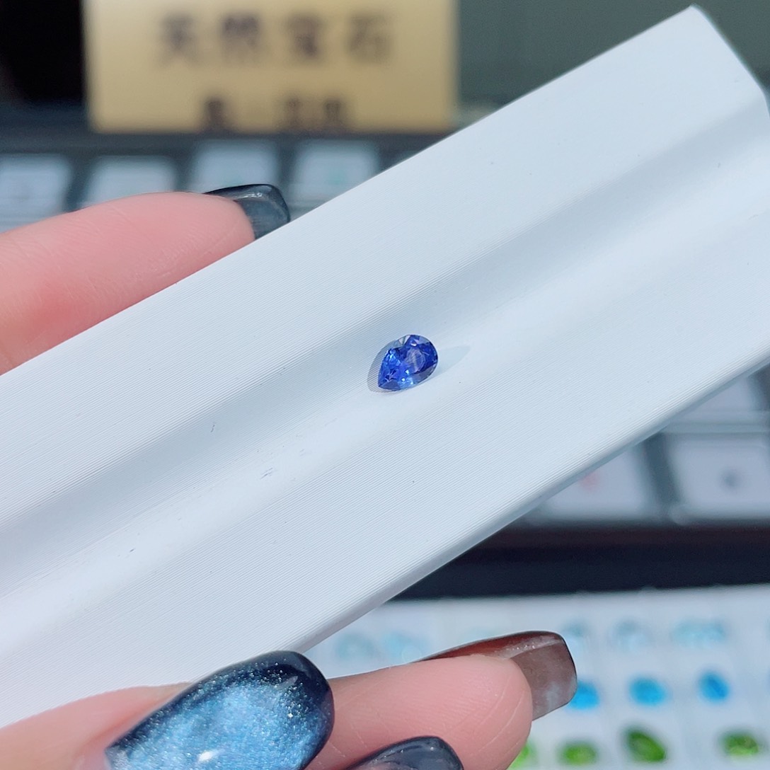 蓝宝石裸石未镶嵌