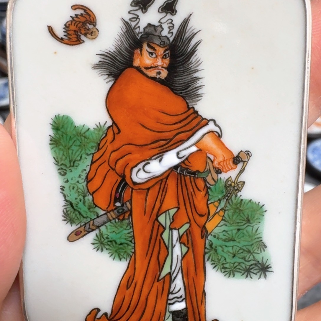 用***7瓷片粉彩钟魁挂件一个