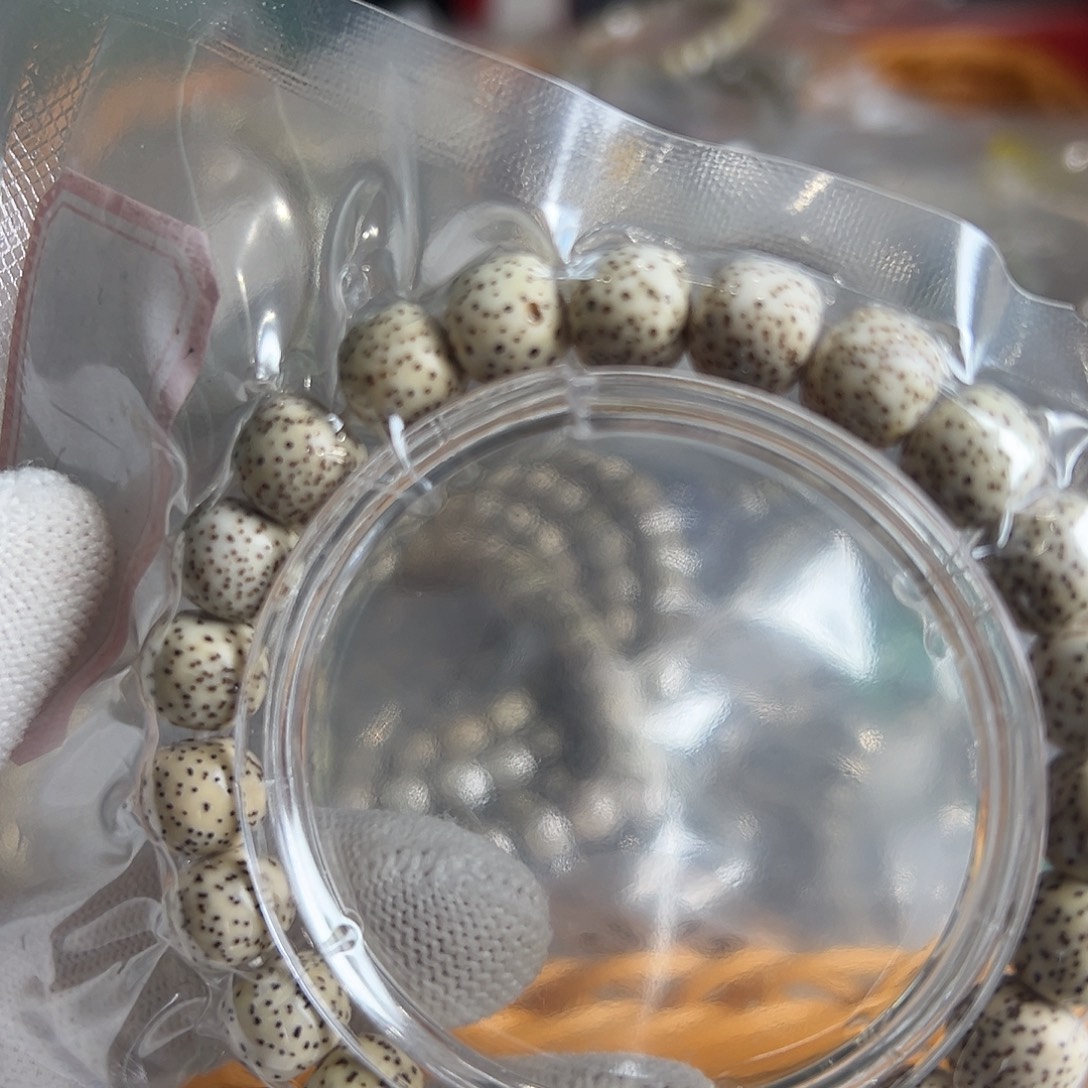 张***超星月菩提吊坠9.8左右有颗月微氧化有连星有颗洞，17