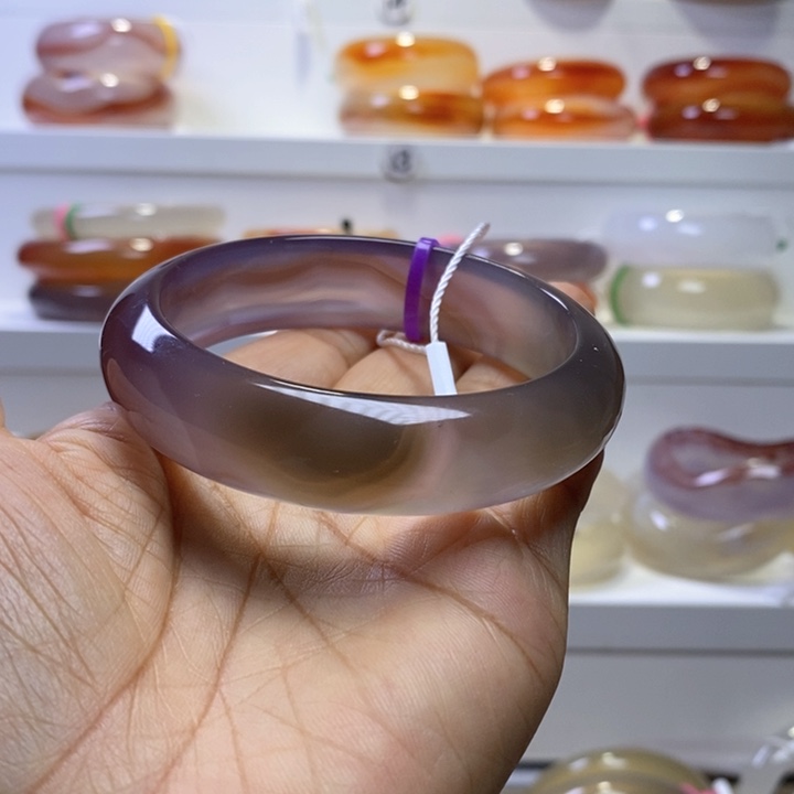 玛瑙/玉髓手镯未镶嵌明*人