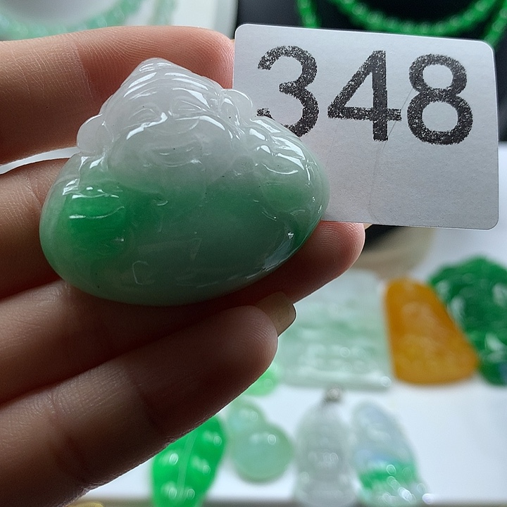 翡翠未镶嵌吊坠(赠链)