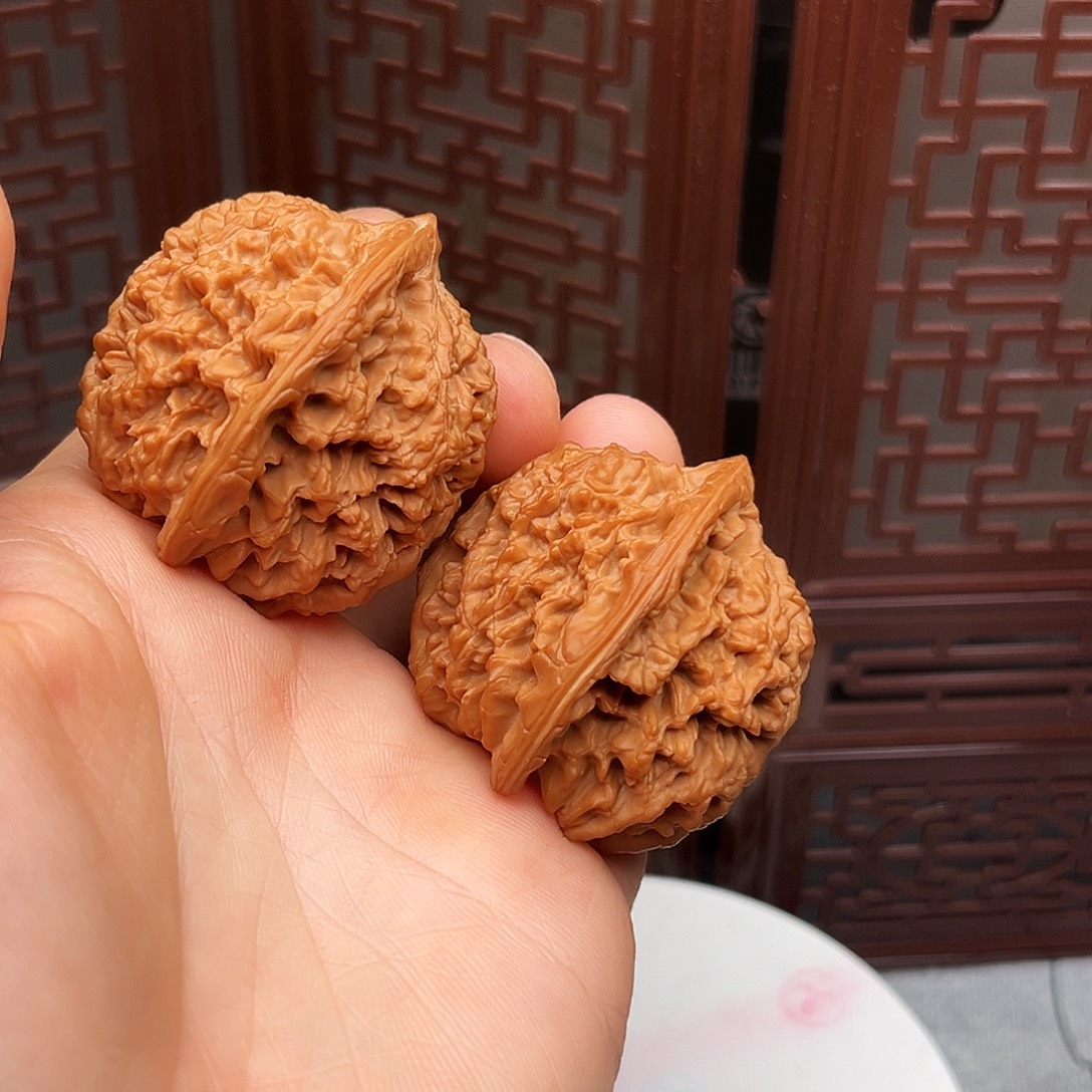 用***7文玩核桃吊坠满天星