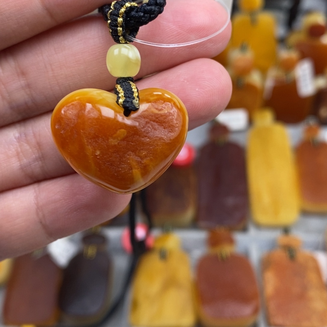 未镶嵌琥珀珠宝奇石