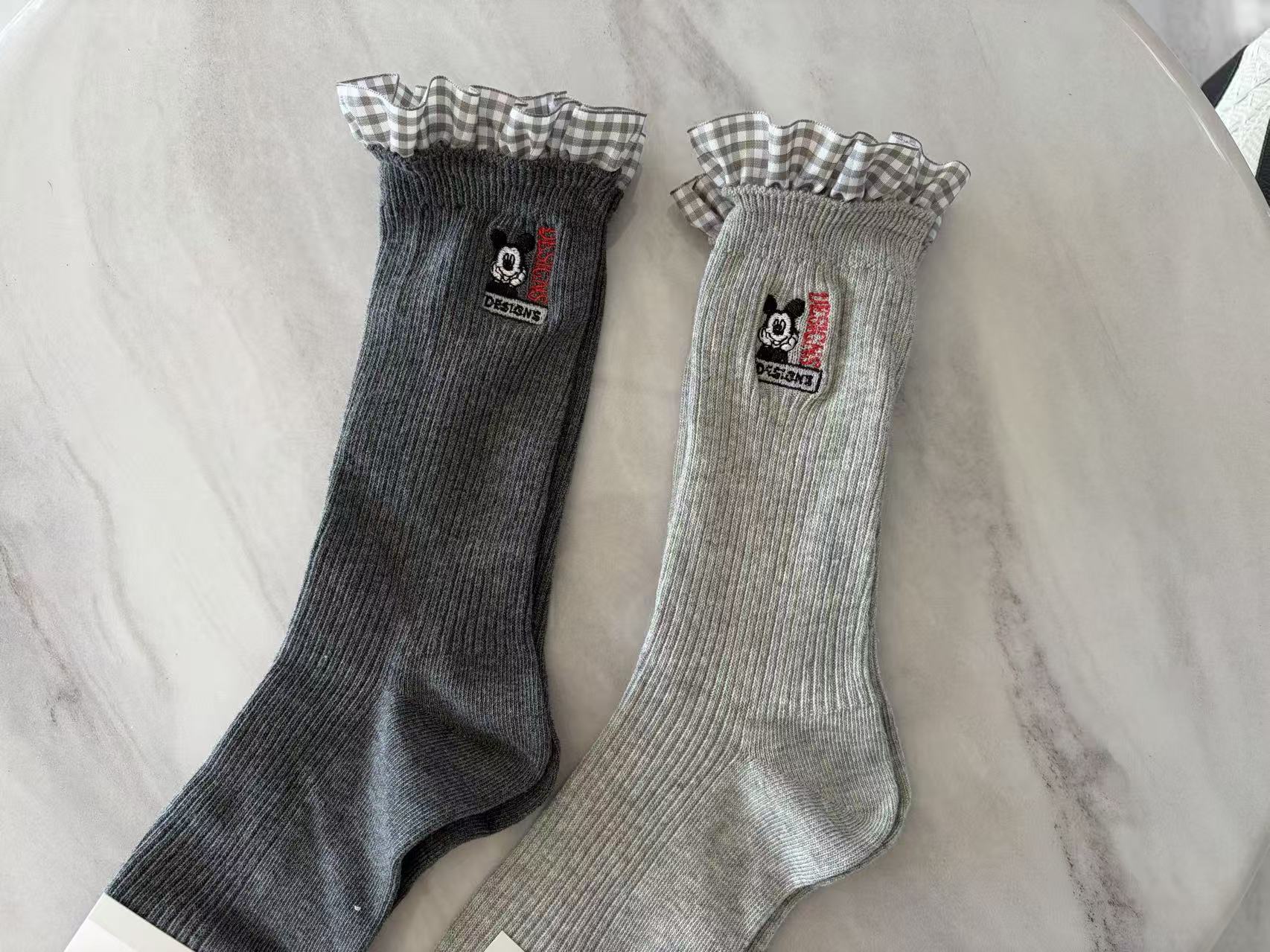 米奇刺绣拼接格子中筒秋冬百搭可爱卡通袜
