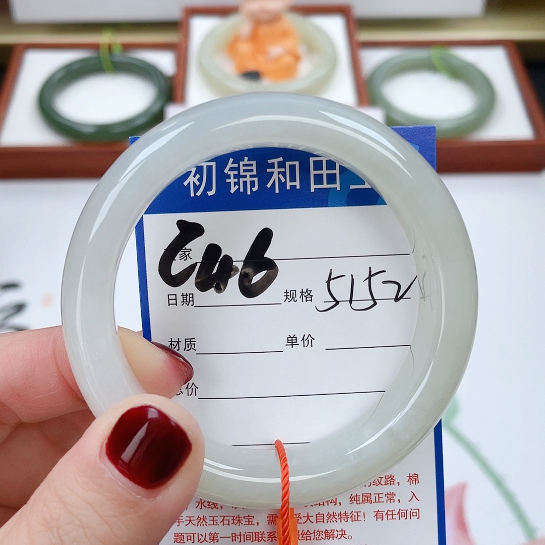 和田玉手镯未镶嵌