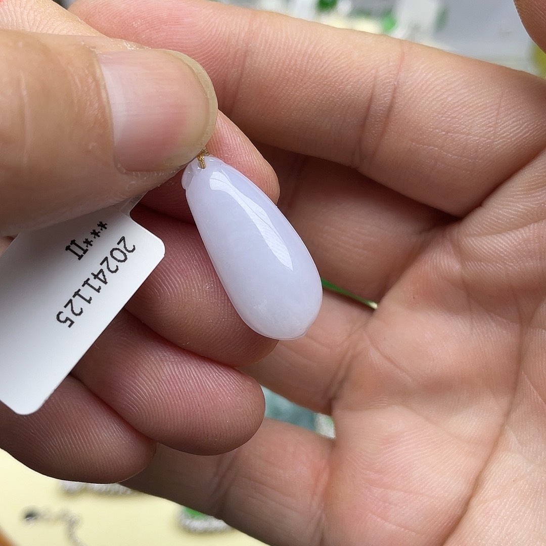 翡翠颈饰未镶嵌回流