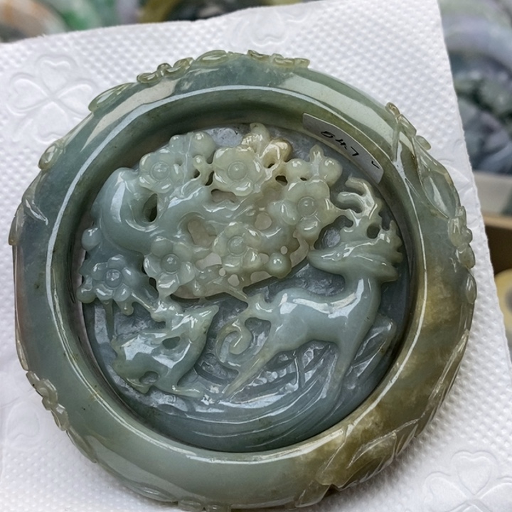 翡翠未镶嵌手镯54.6梅花鹿