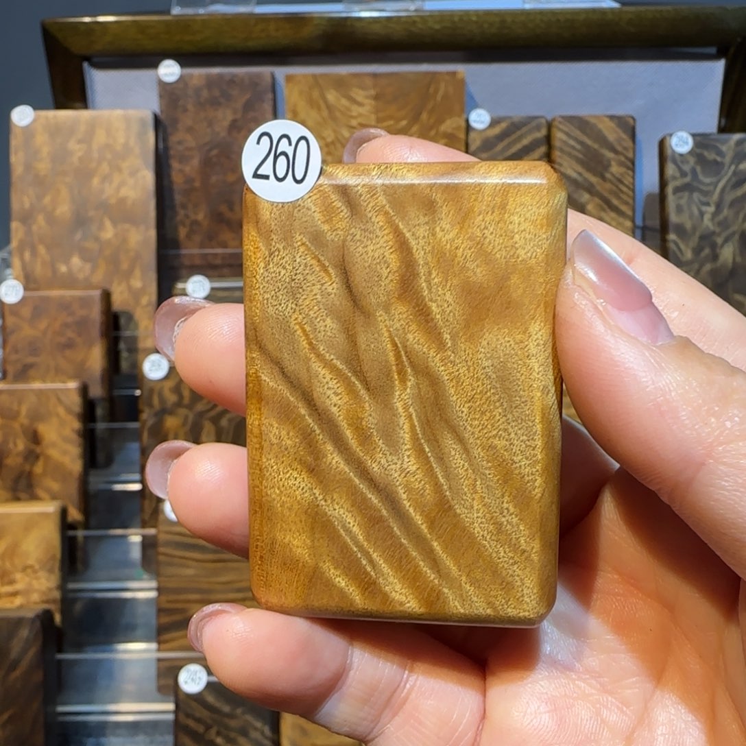 修***菊把件楠木（金丝楠）