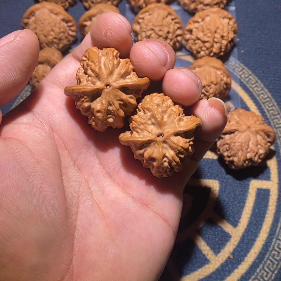 文玩核桃吊坠野狼