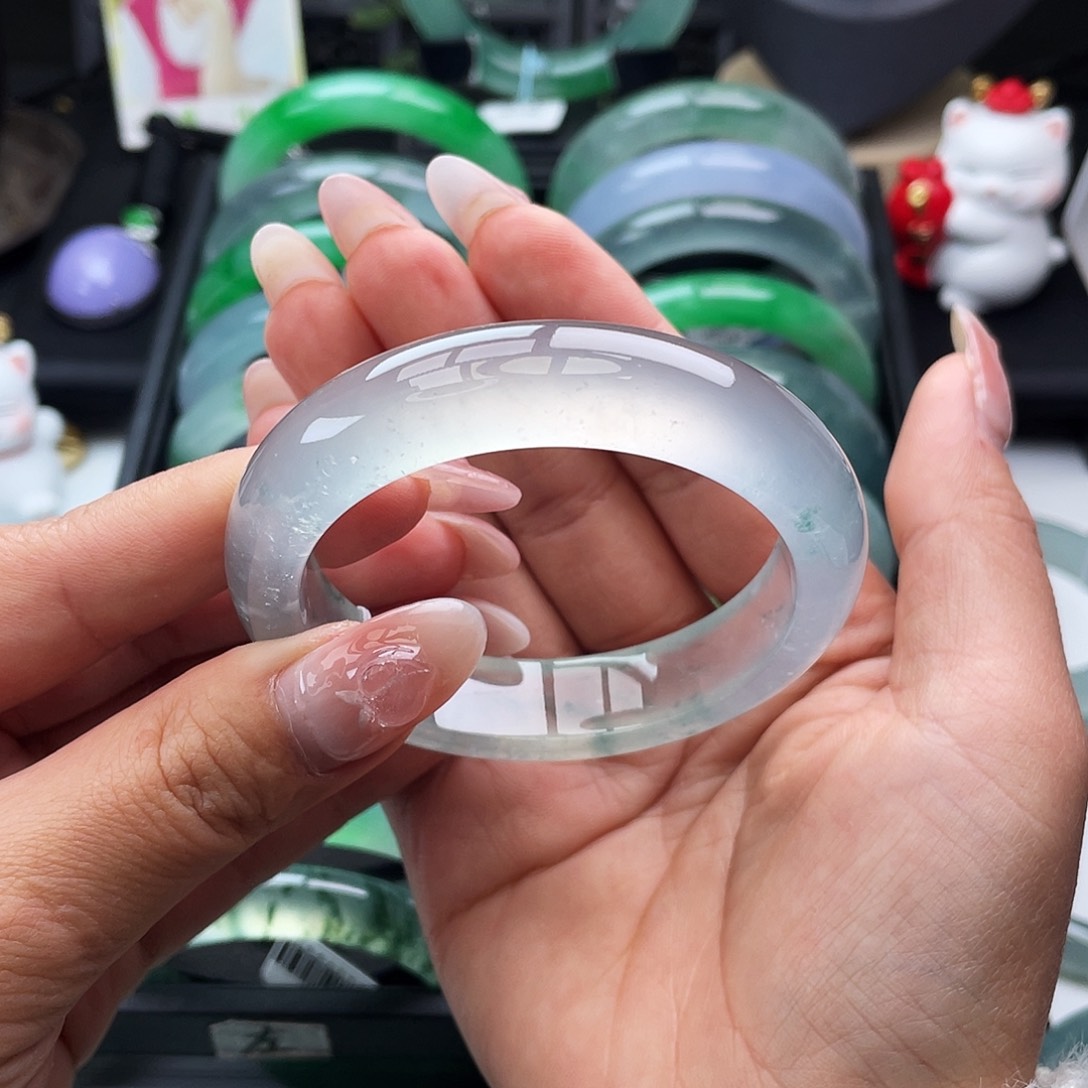 翡翠手镯未镶嵌55冰玻璃种飘蓝花、截图询价