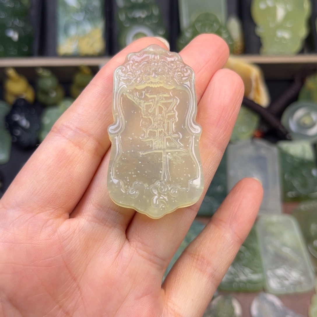 蛇纹石玉未镶嵌吊坠(赠链)