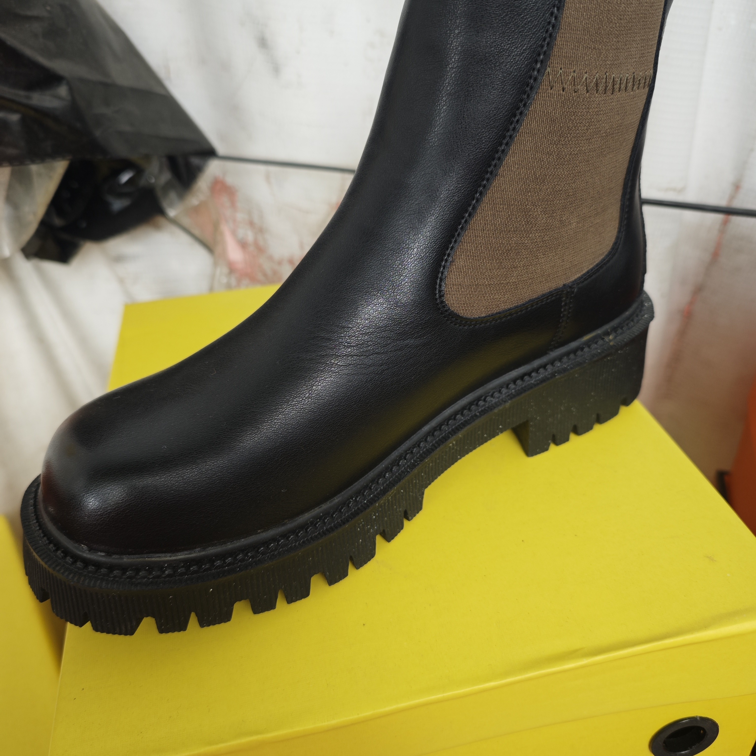 烟管靴加绒套筒女街头风圆头纯色秋冬马丁靴靴子冬季英伦风